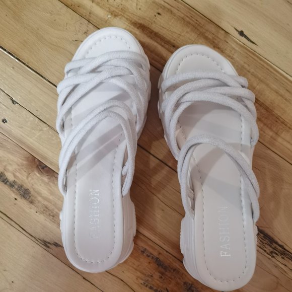 Beige apricot sandals flip flops - Picture 7 of 11